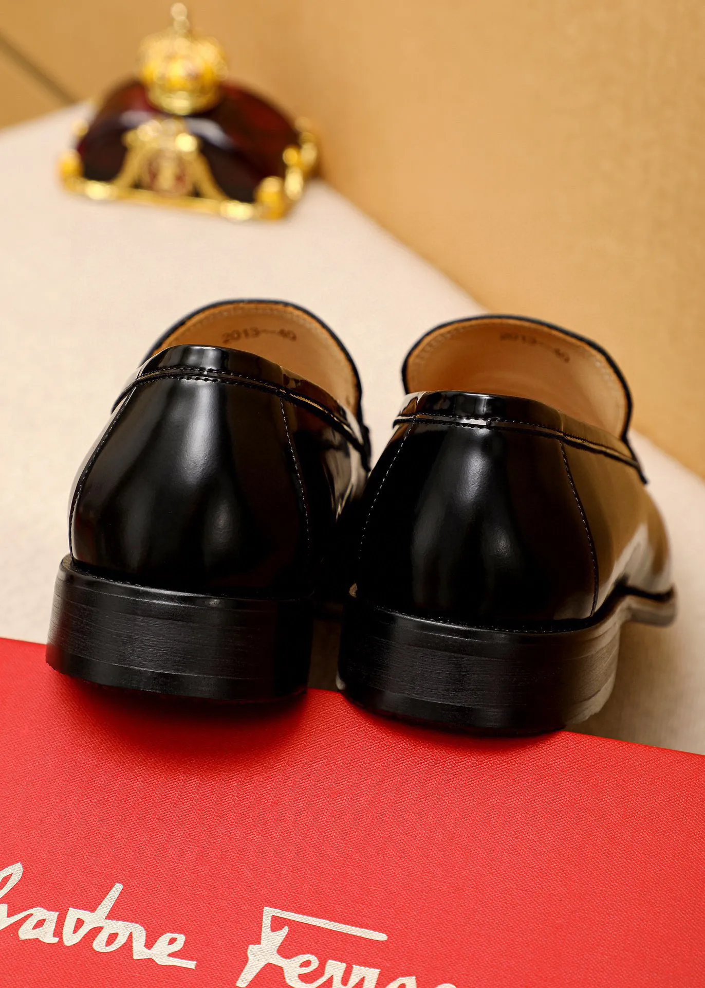 Men's shoes 💰460 💐 Product trademark: Ferragamo "Ferragamo" casual leather shoes Regular size: 38-44 (custom-made for 45🉑️) Product materials: Selected imported first-layer open-edge beaded cowhide upper + original hardware buckle, imported water-dyed cowhide leather lining. Strong three-dimensional visual effect, combined outsole Color: 3⃣️colors available